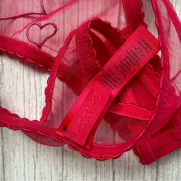 SKIMS 
Tulle Embroidered Hearts Thong - Picture 3 of 5